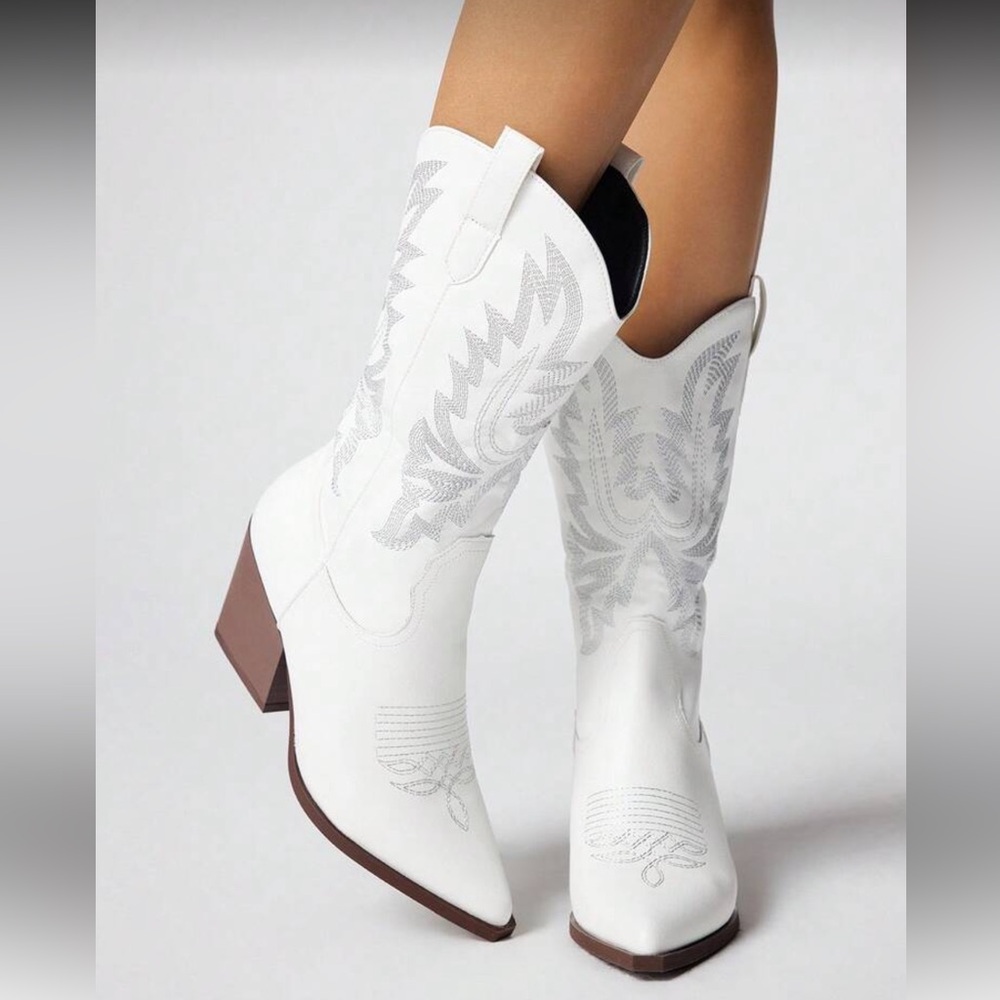 Elegant White Western Heeled Boots